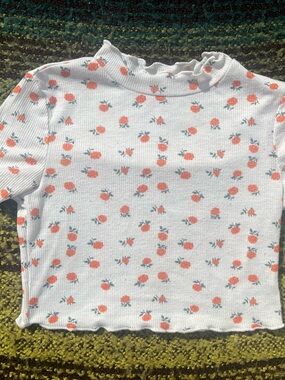 Slightly Cropped Ribbed White Tee with Orange Rose Print